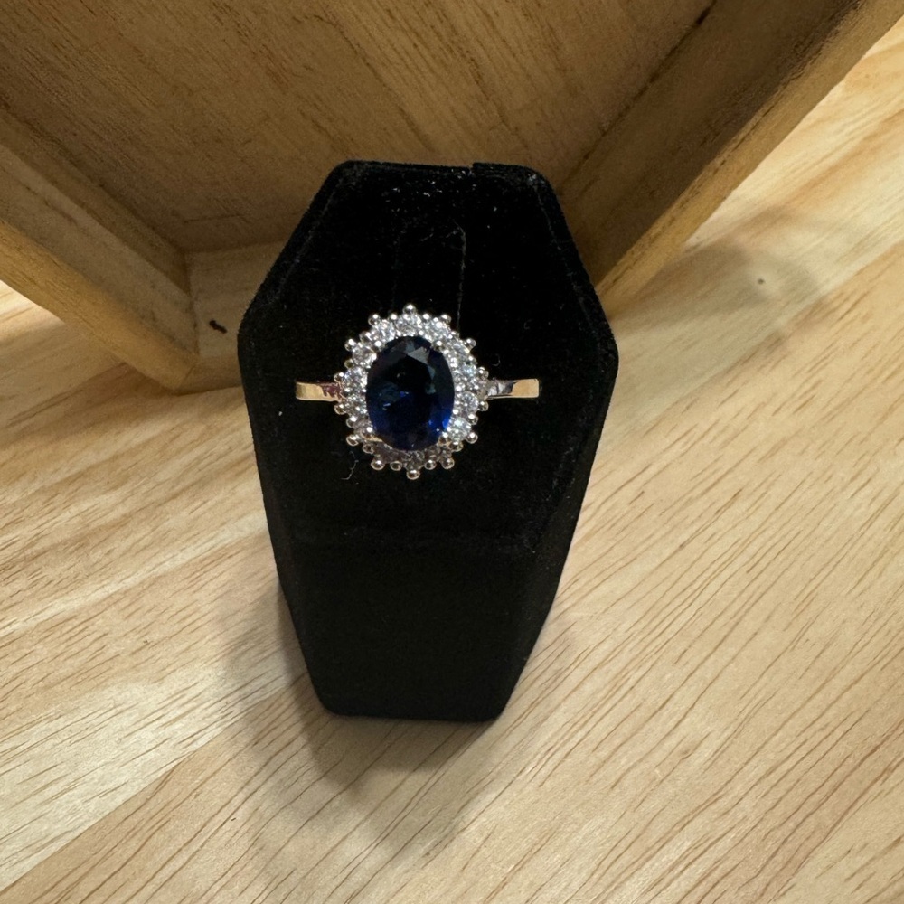 SIZE 10 WEDDING RING - Picture 9 of 9
